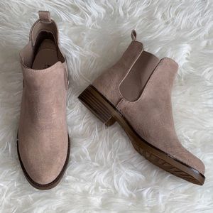 New Kenneth Cole Suede Boots